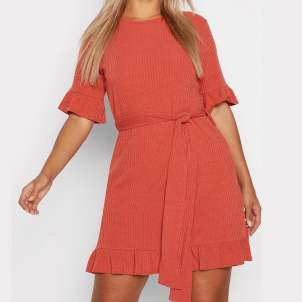 Soft rib ruffle tie waist shift dress (Boohoo)